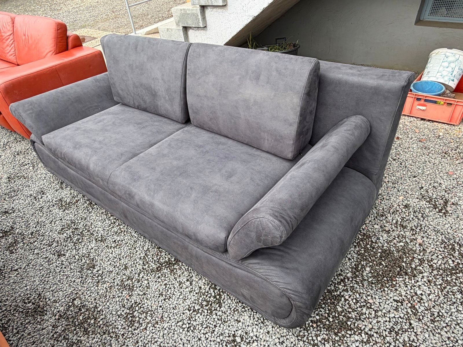 Bequemes Schlafsofa in Grau – hochwertig und umbaubar
