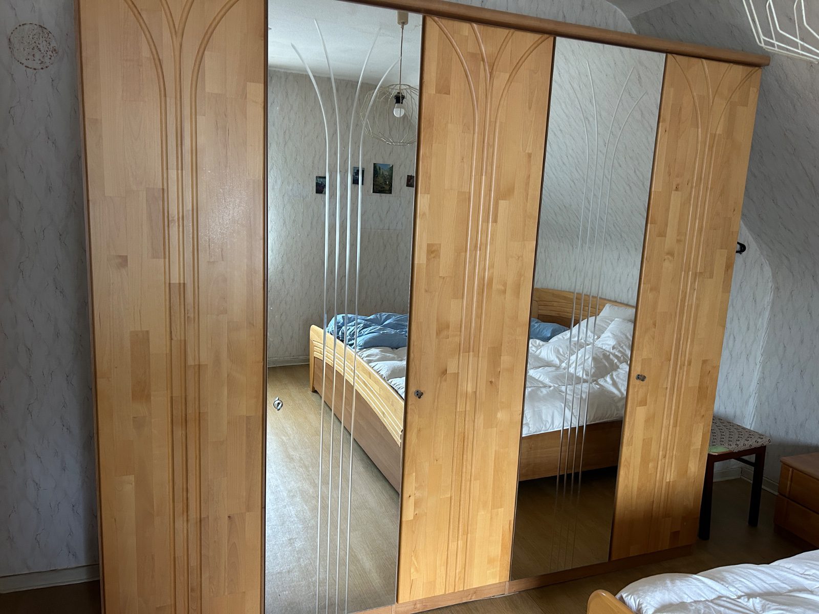 Hochwertiges Schlafzimmer Erle massiv – Doppelbett, Schrank, 2 Nachttische & Kommode