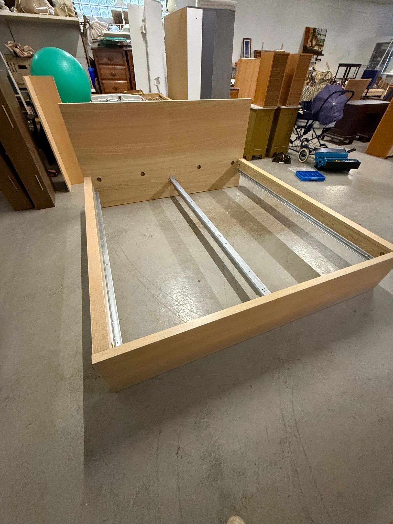 180cm Bett / hellbraun Dekor