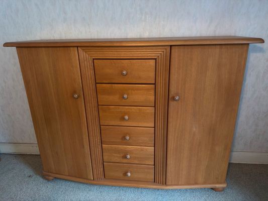 Massives Sideboard aus Vollholz mit Schubladen und Türen