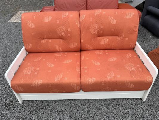 Zweisitzer-Sofa orange mit Blattmuster