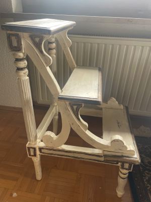 Antike Bibliothekstreppe / Hocker im Shabby-Chic Landhausstil