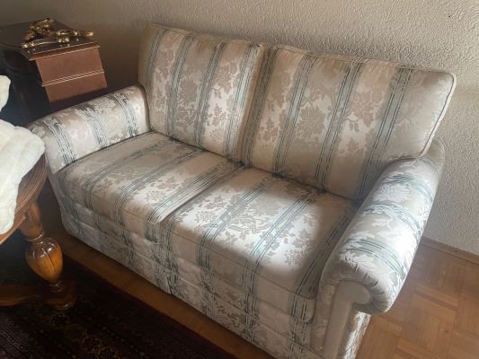 Elegante Sofa-Garnitur mit Sessel im klassischen Landhausstil – sehr gepflegt