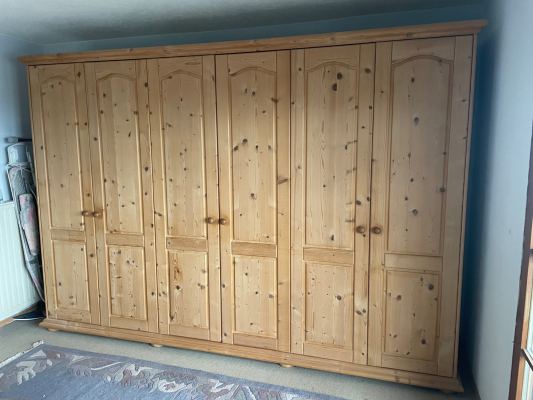 Massives Schlafzimmer aus Kiefernholz – Komplettset mit großem Kleiderschrank, Bett, Nachttisch