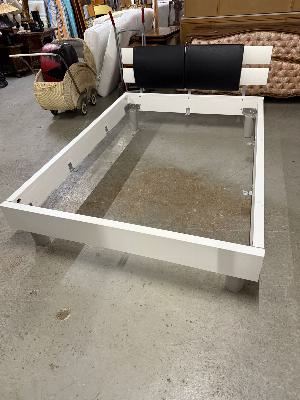 140cm Bett / weiß Dekor / mit Kunstleder-Kopfpolster
