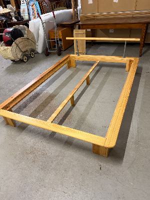 140cm Bett aus Vollholz 